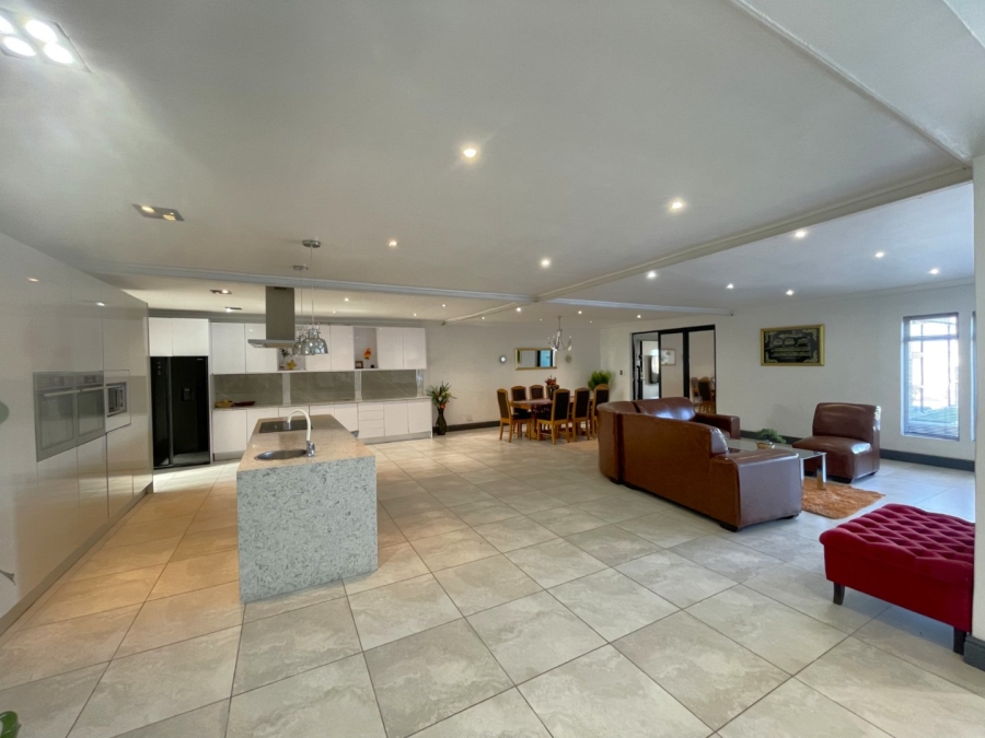 5 Bedroom Property for Sale in Pelican Heights Western Cape